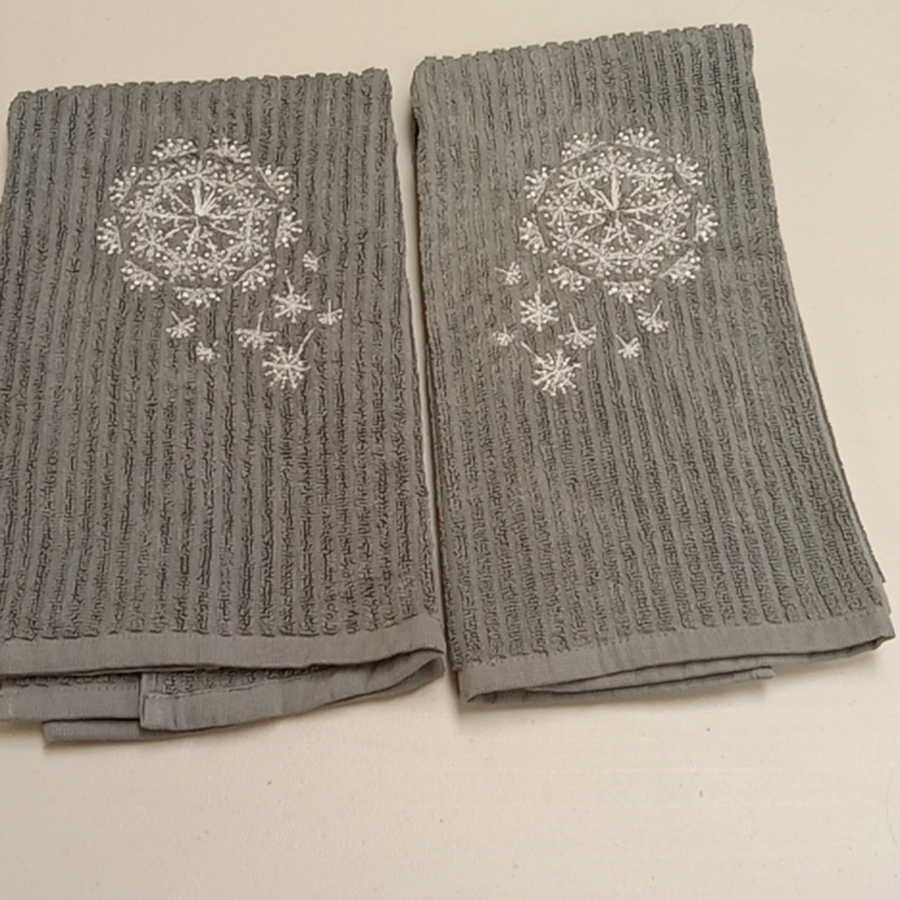 Nwot embroidered dish towel set